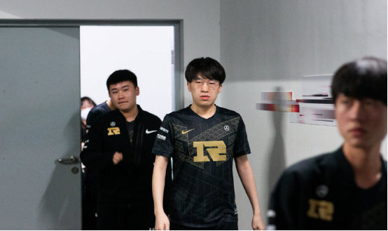 对于一名正 对于一名正