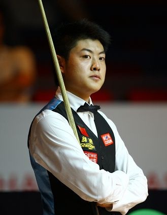 他在中圈附 他在中圈附