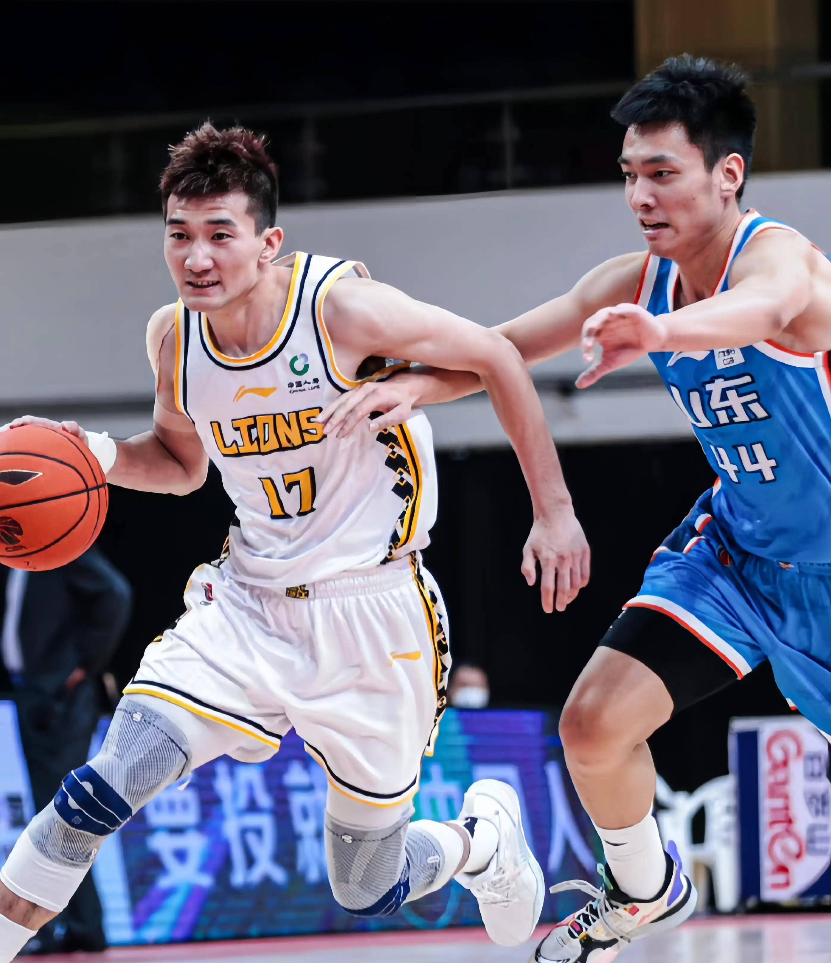 亚历山大 亚历山大